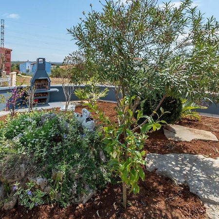 Gorgeous Apartment In Betiga With Wifi Barbariga Exterior photo